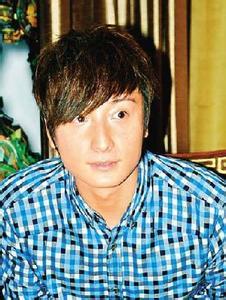 邓丽欣家庭背景