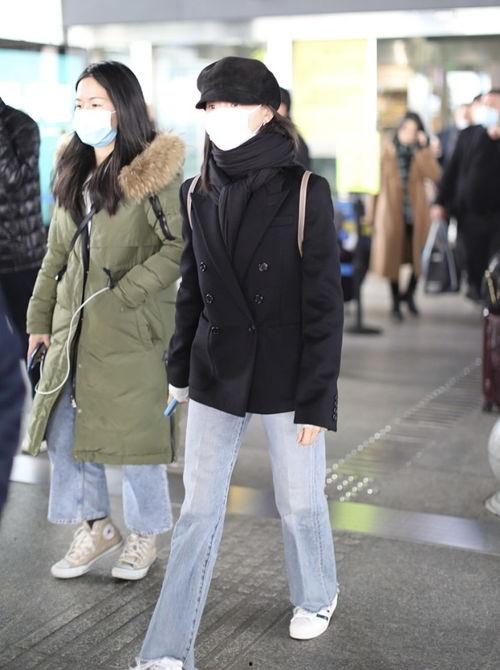 董洁冬季机场生活照,董洁机场街拍尽显优雅气质