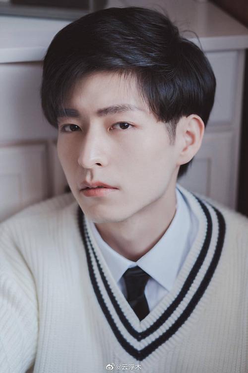 蒲熠星图片,光影交织下的青春偶像  第3张